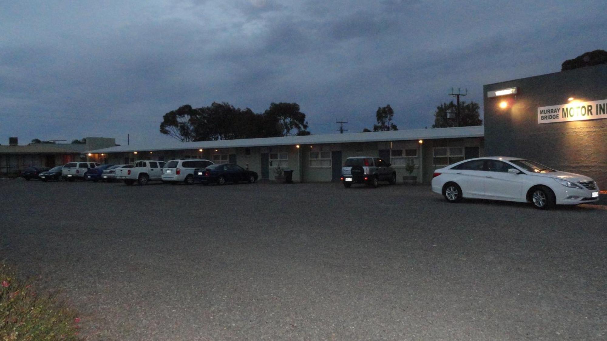 Murray Bridge Motor Inn Bagian luar foto